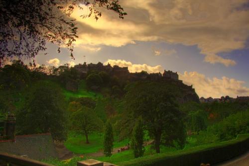 IMG_4677_8_9_tonemappedaa